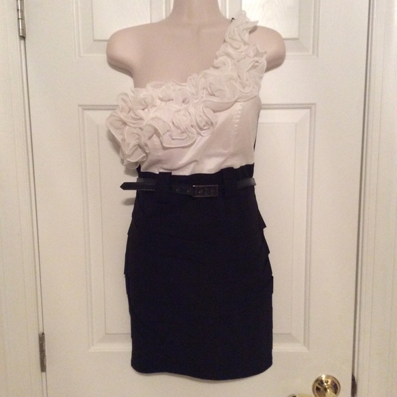 Entry Dresses & Skirts - Black and white one shoulder bodycon mini dress